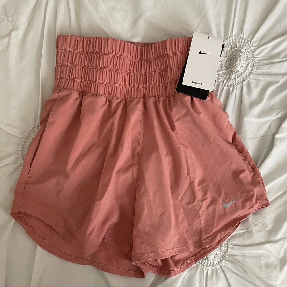 Nike One Women's Dri-FIT Ultra High-Waisted 3" Brief-Lined Shorts